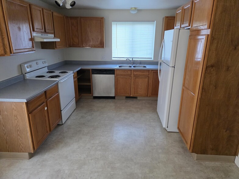 Building Photo - 963 SE Miller Ave