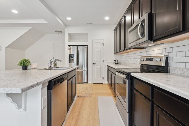 Building Photo - 3 Bedroom Single Family in Denver