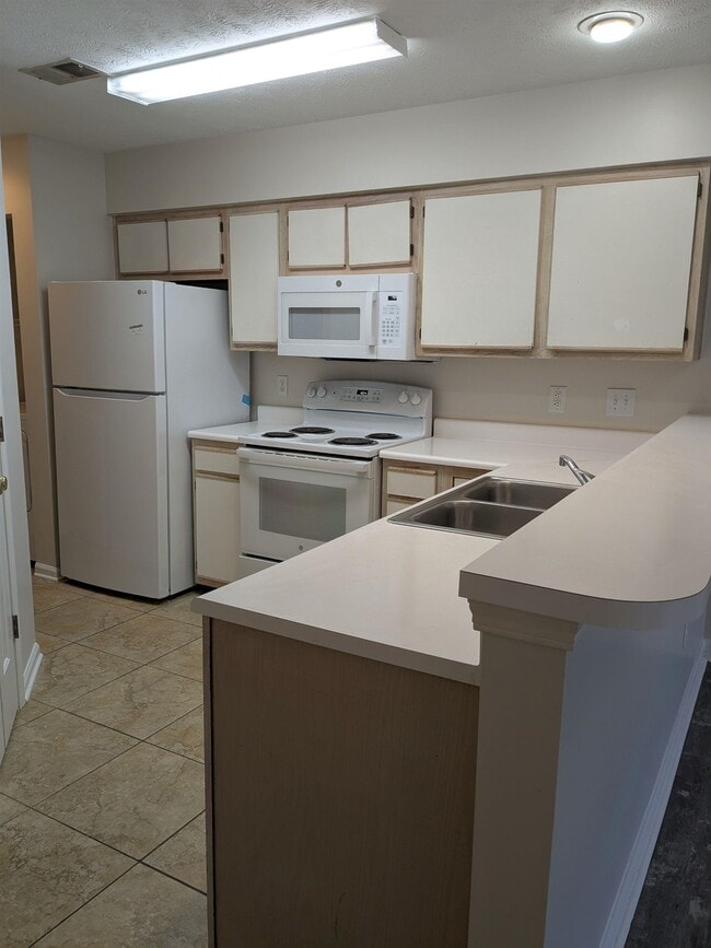 Building Photo - 627 Waterway Village Blvd