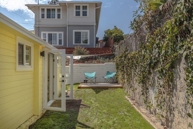 Building Photo - 4300 Sunset Dr