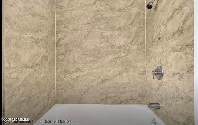 Building Photo - 146 James St