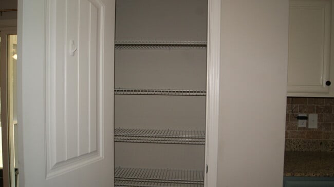 Building Photo - 375 Niblick Dr