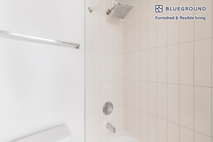 Building Photo - 21 E Chestnut St