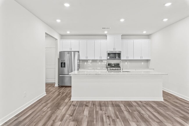 Building Photo - Beautiful 4 bedroom home in Belmont!