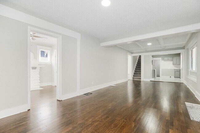Building Photo - Spacious 5-Bedroom Home with 2 Full Bathro...