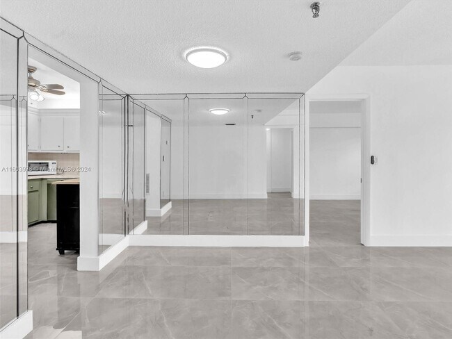 Building Photo - 250 181 Dr