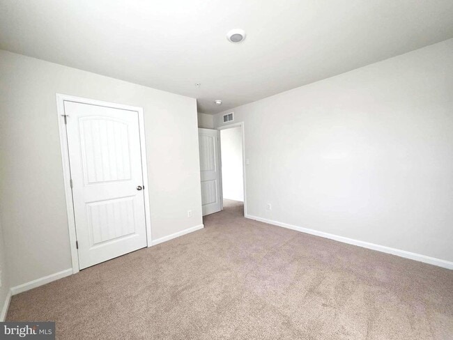 Building Photo - 374 Robbins Farm Rd