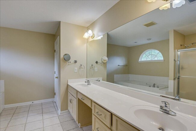 Building Photo - 924 Prairie Cir