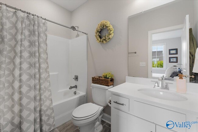 Building Photo - 38 Pine St