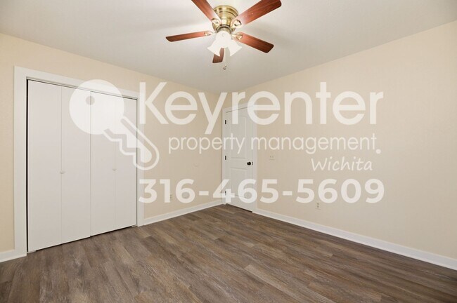 Building Photo - Well maintained 3 bedroom, 3 bath home close to everything you need!