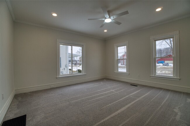 Building Photo - 1702 Lake St