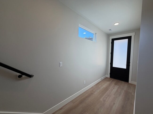 Building Photo - BRAND NEW TOWNHOME FOR RENT BY CRIMSON CLIFFS!