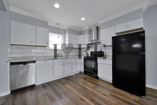 Building Photo - 1555 Myrtle Ave