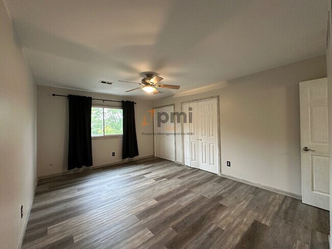 Building Photo - 711 Wellington Dr