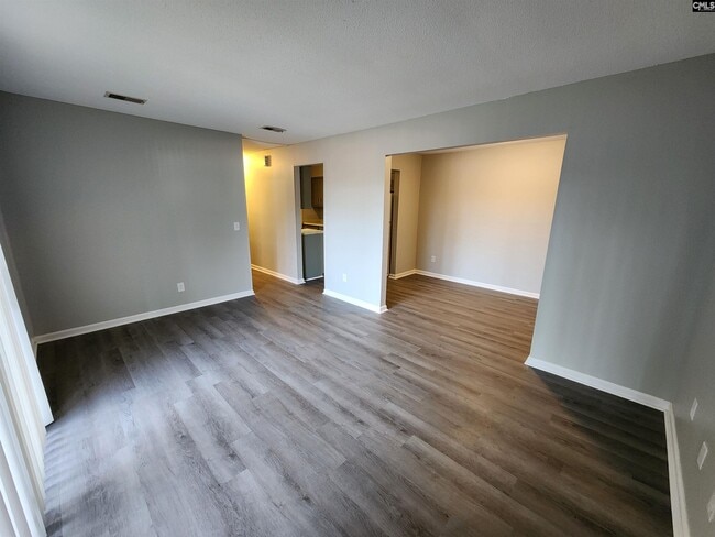 Building Photo - 721 Deerwood St