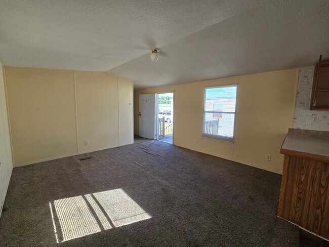 Building Photo - 2412 Cattail Cir
