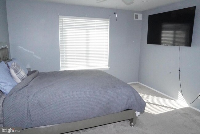 Building Photo - 704 The Woods