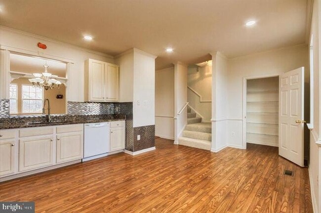 Building Photo - 17 Karendale Ct