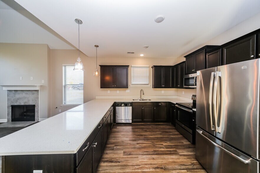Building Photo - 7681 Carlton Dr