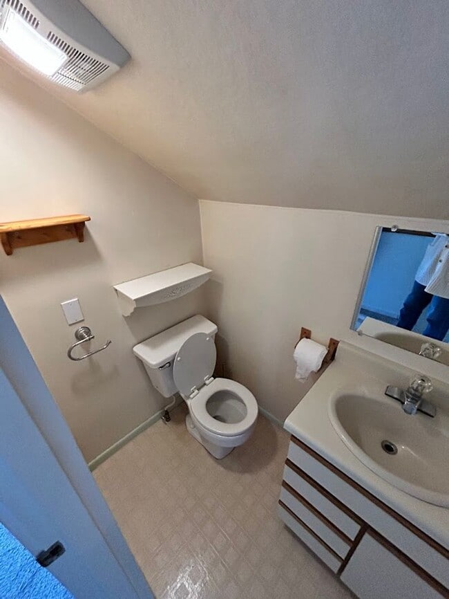 Building Photo - Three Bedroom House for Rent With a Garage...