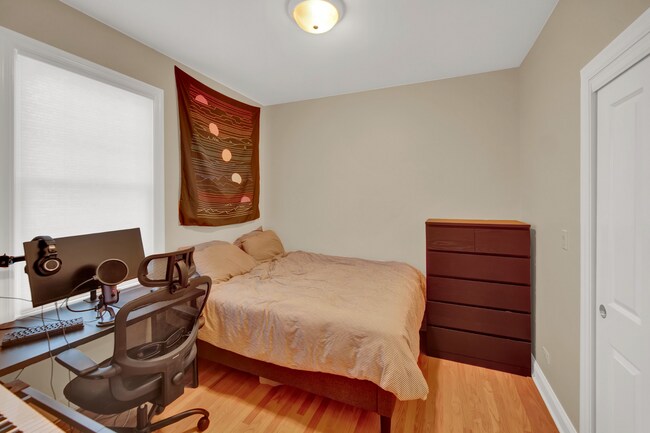 Building Photo - 823 Hamlin St