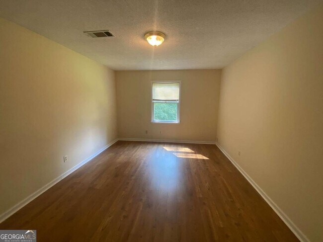 Building Photo - 4424 Oak Creek Dr