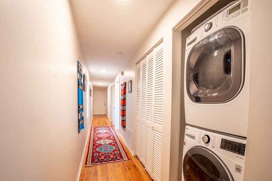 Building Photo - 1111 N Honore St