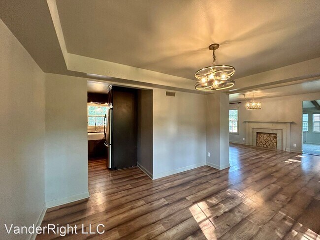 Building Photo - 3 br, 1 bath House - 1501 S Carter Pl