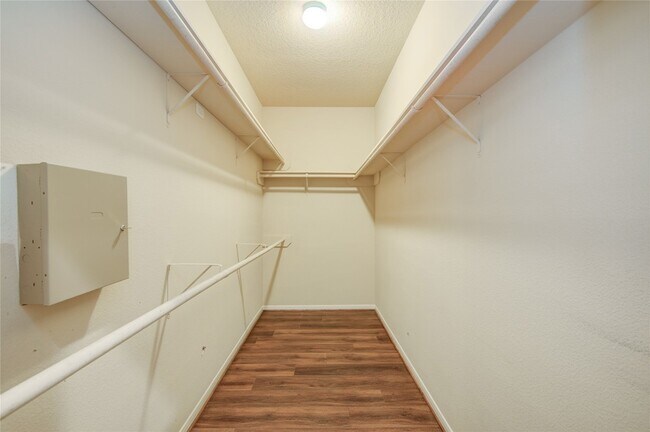 Building Photo - 18422 Auburn Woods Dr