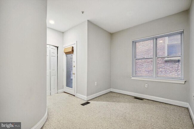 Building Photo - 1417 Chapin St NW