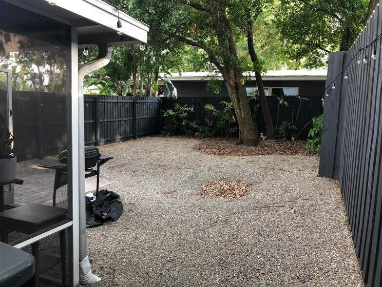 Building Photo - 804 E South St