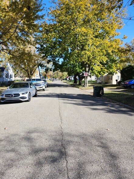 Quiet street - 819 Hawthorne Ave