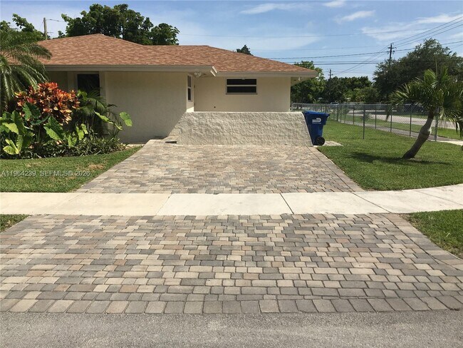 Building Photo - 5782 SW 61st St