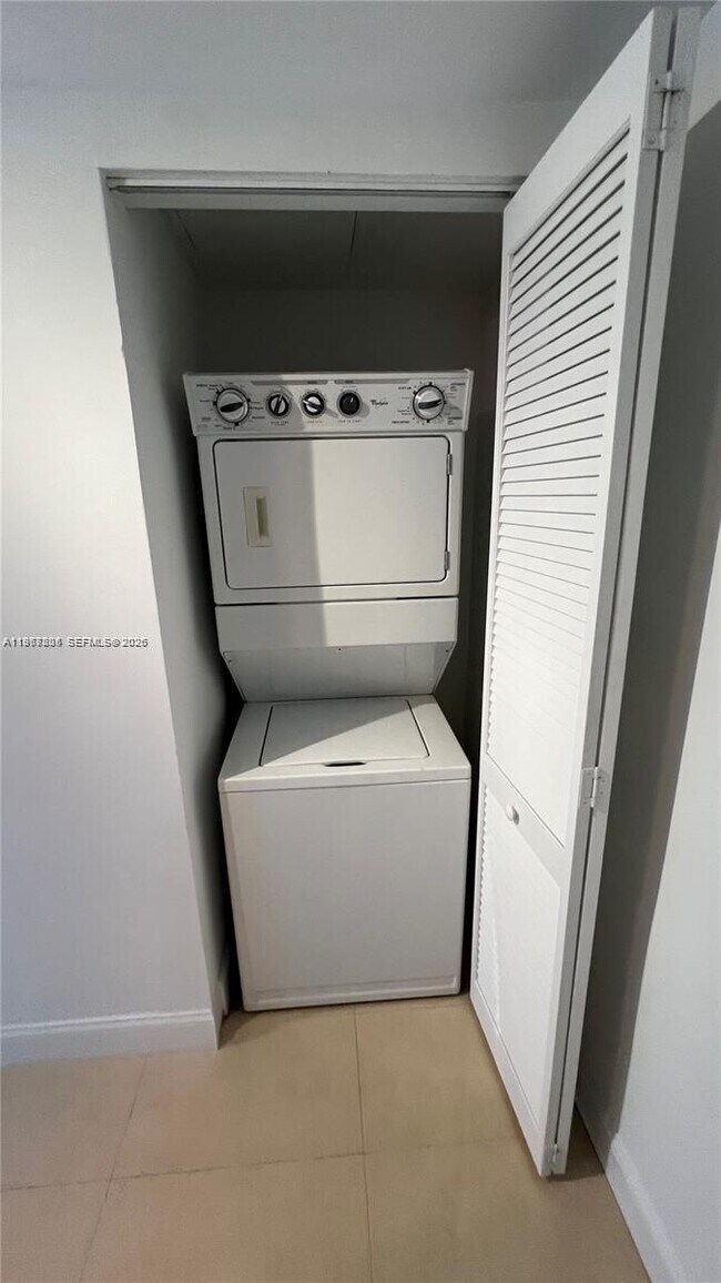 Building Photo - 2641 N Flamingo Rd