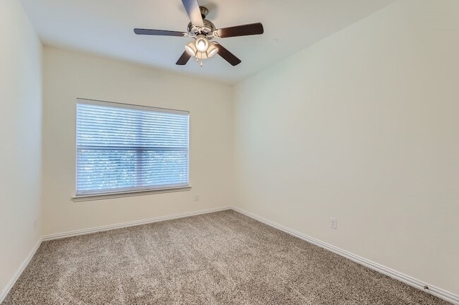 Building Photo - 1320 Lakecrest Ln