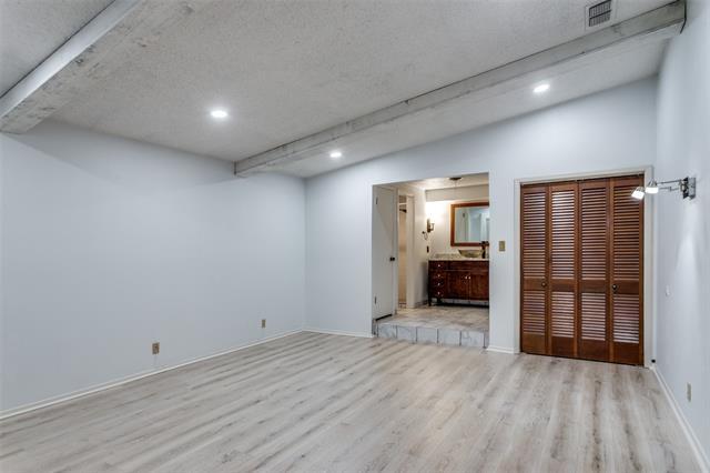 Building Photo - 705 Lake Louise Rd