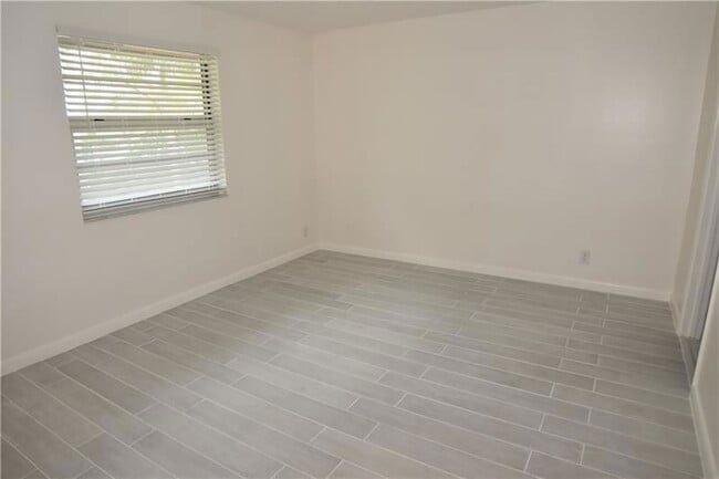 Building Photo - 8750 Royal Palm Blvd