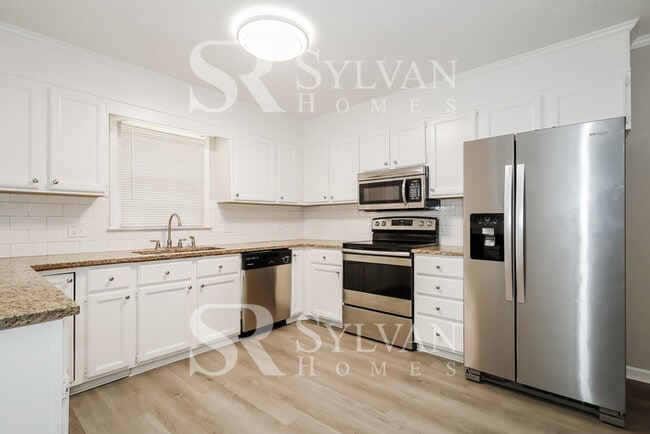 Building Photo - Enjoy living the good life in this 3 bedroom, 2.5 bathroom home