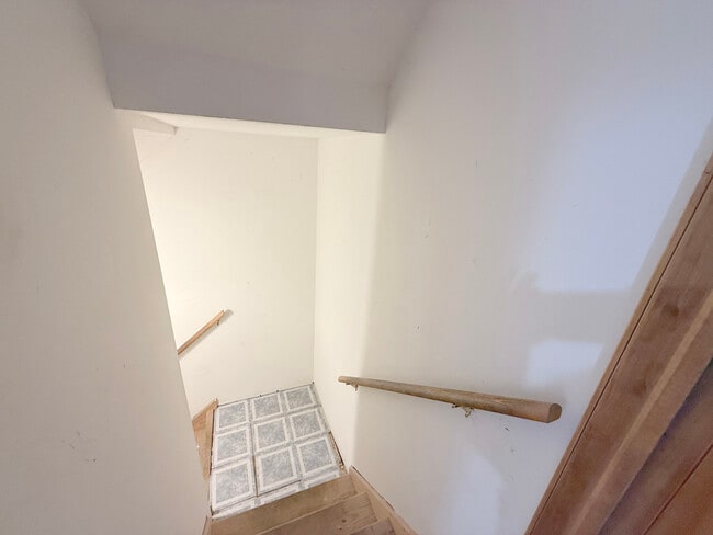 Building Photo - 1278 Knolls Ave S