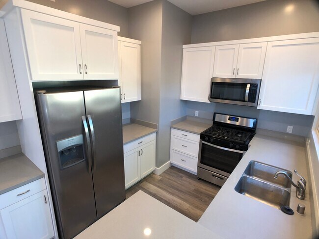 Building Photo - Charming 2-Bedroom Fully Remodeled Home with Giant Yard in the College West Area! |Available Imme...