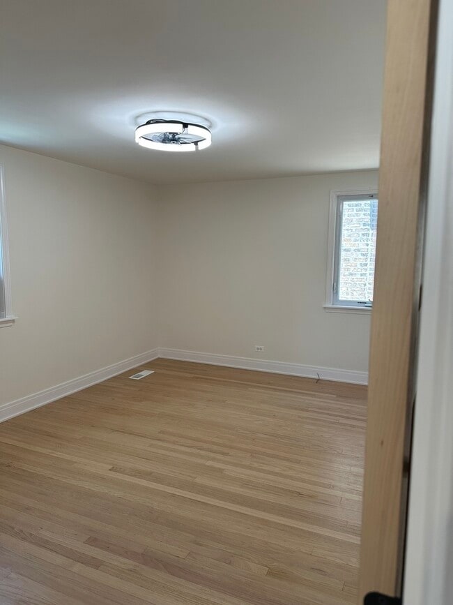 Building Photo - 1644 Clarence Ave