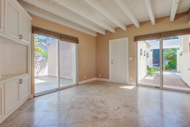 Building Photo - Fantastic ocean views in this spectacular ...