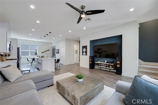 Building Photo - 987 E Mason Ln