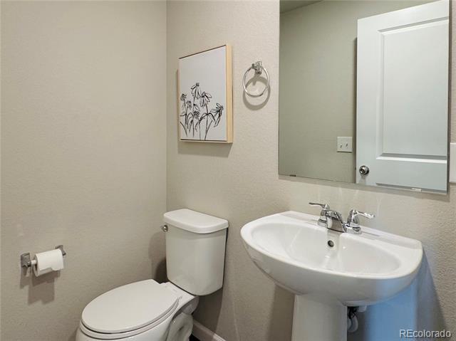 Building Photo - 1070 Oak Cir
