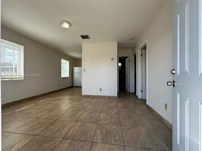 Building Photo - 623 NW 9th Ave