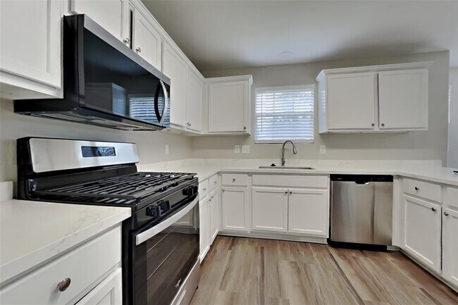 Building Photo - 728 Pateway Ct
