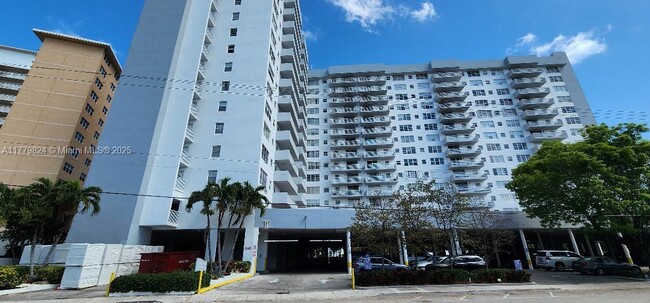 Building Photo - 137 Golden Isles Dr