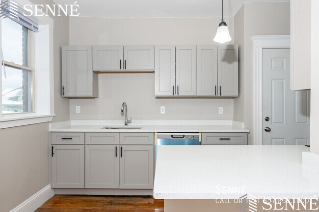 Building Photo - 6 Sherborn Ct
