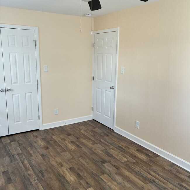 Building Photo - 4 Bedroom 3 Bath Home in Winnabow, NC