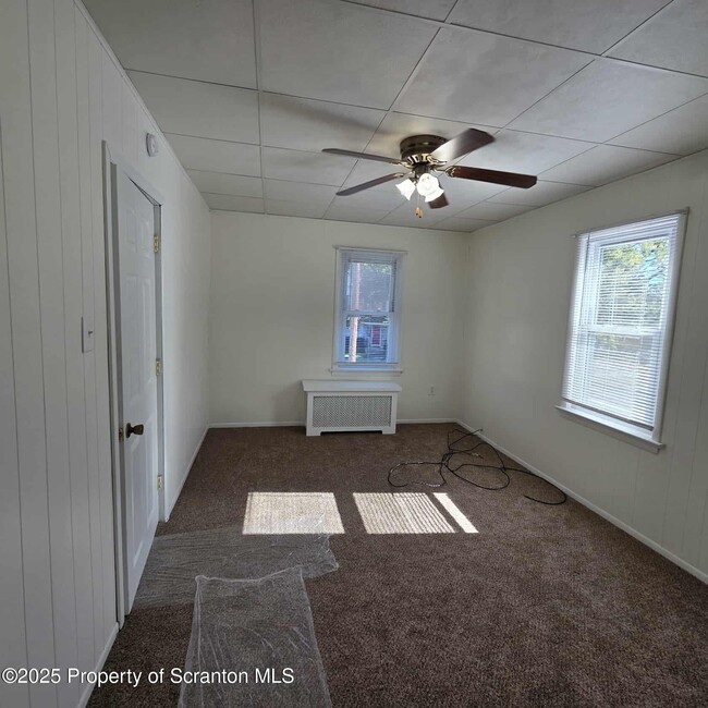Building Photo - 1413 Sanderson Ave
